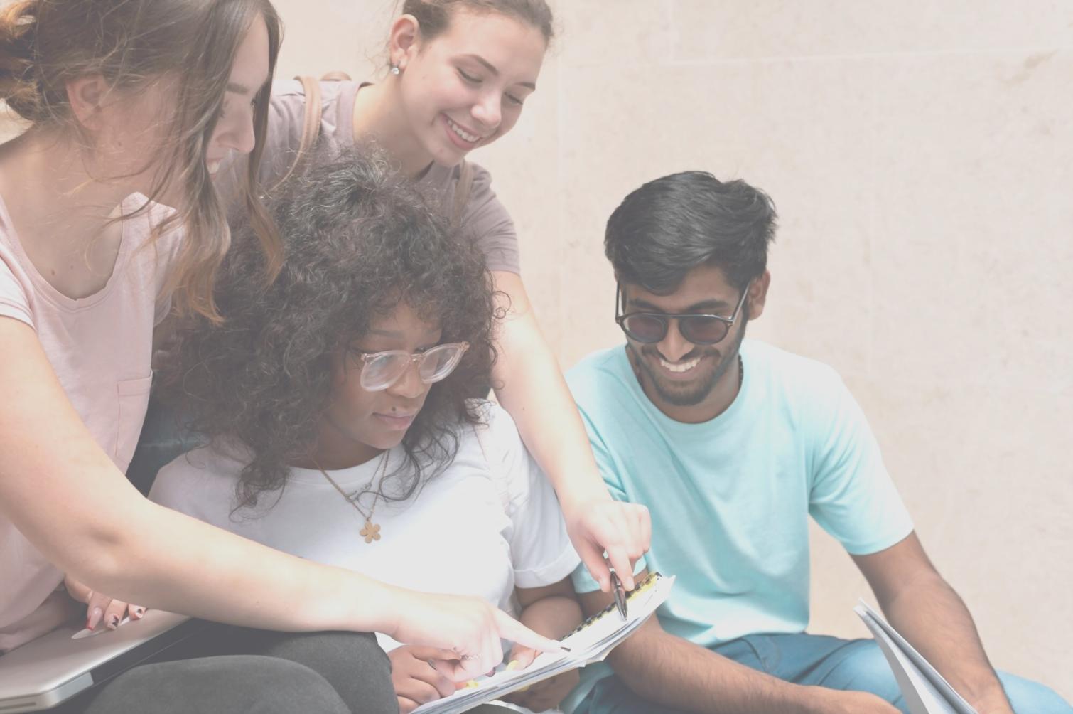 Workshopsituation mit Teilnehmern bei der Budgeterstellung